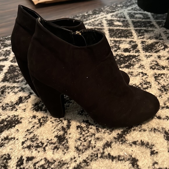 Used heels - Picture 2 of 2